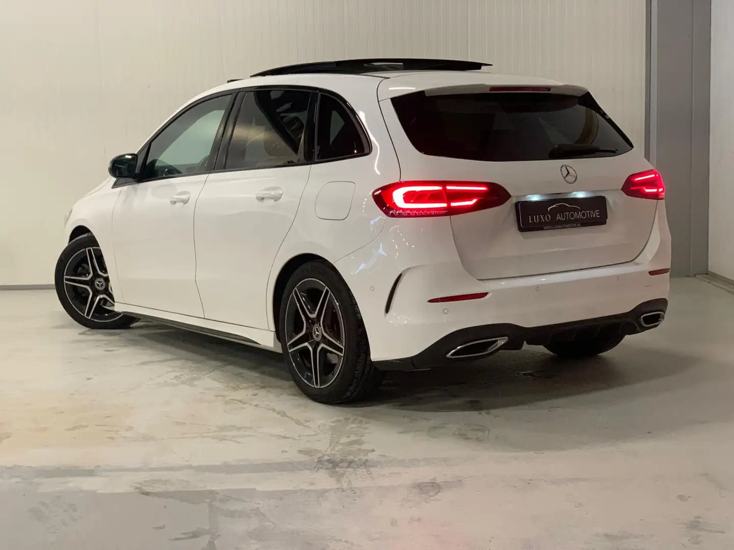 Mercedes-Benz B 220 Launch Edition Premium Plus | AMG/NIGHT | PANO | A Wit - 2