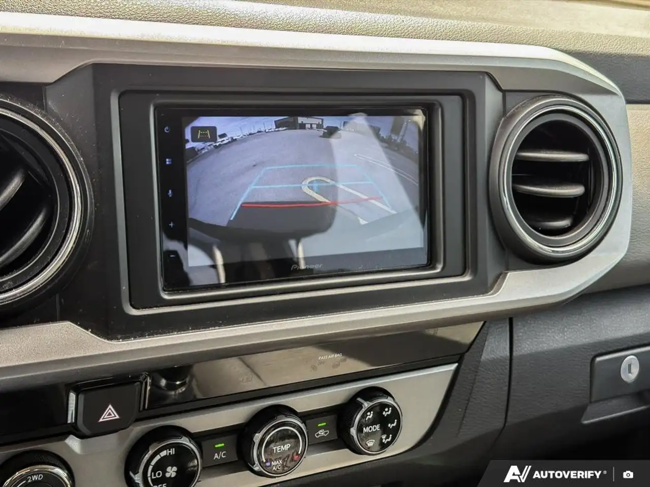 Toyota Tacoma снимка Toyota Tacoma