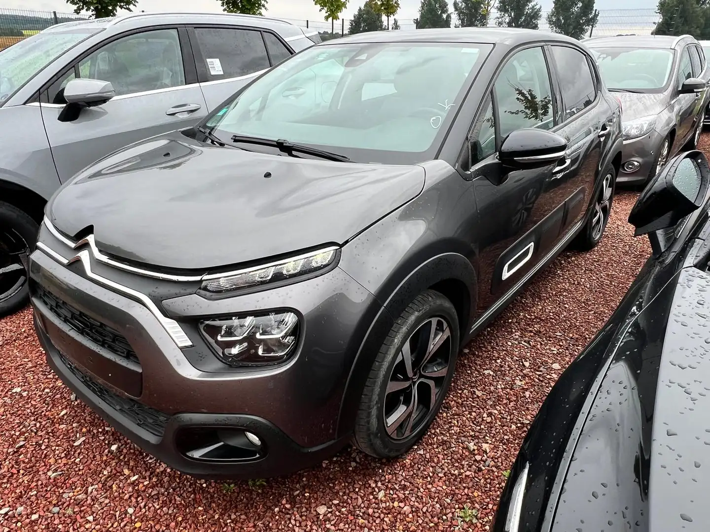 Citroen C3 3 Shine 1.2 PureTech RFK|Navi|LED Grigio - 2