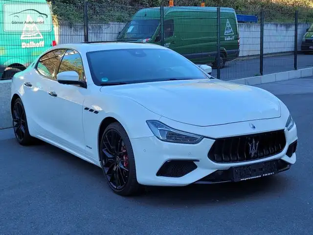 Maserati Ghibli 3,0 V6 D Leder+Schiebdach+360°+Carbon