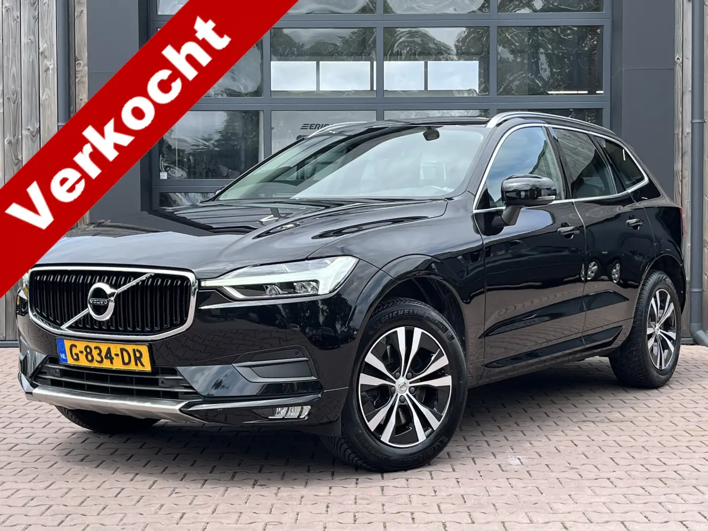 Volvo XC60 2.0 T5 Momentum Pro | ACC | Leder | Trekhaak | Pan Zwart - 1