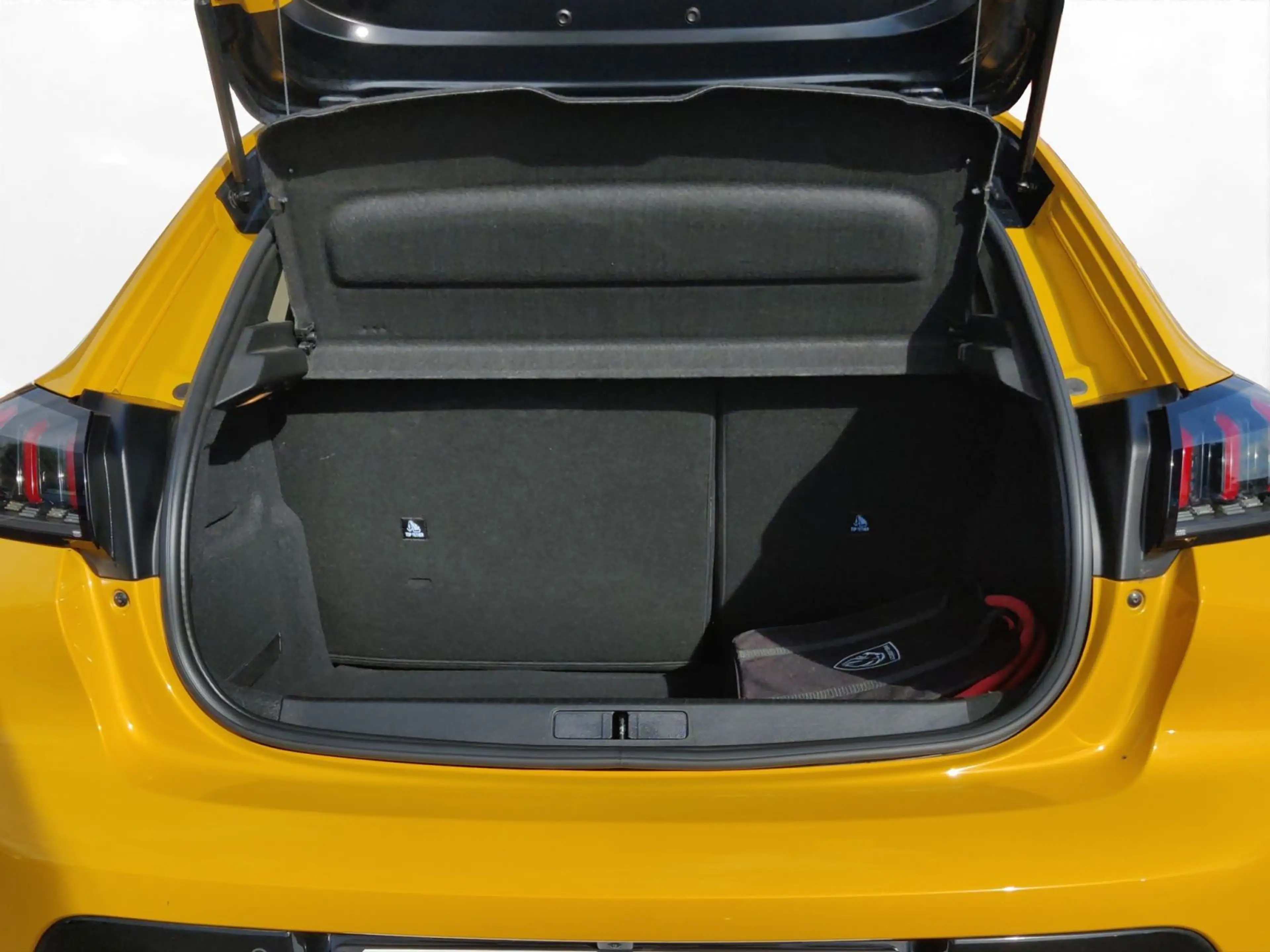 Peugeot 208 E-208 GT PACK — photo 6