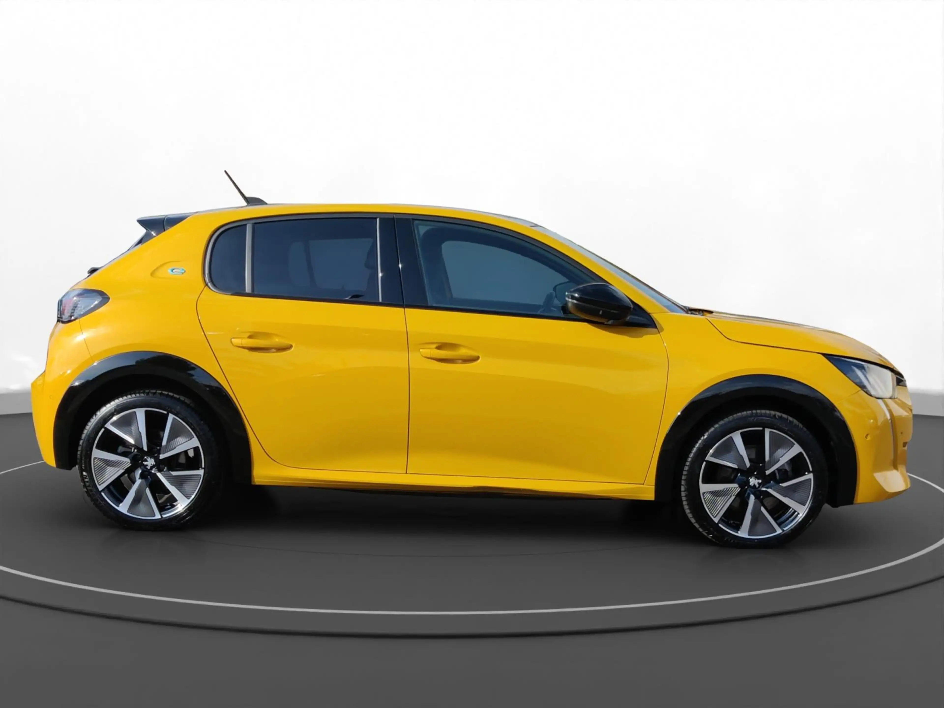 Peugeot 208 E-208 GT PACK — photo 4