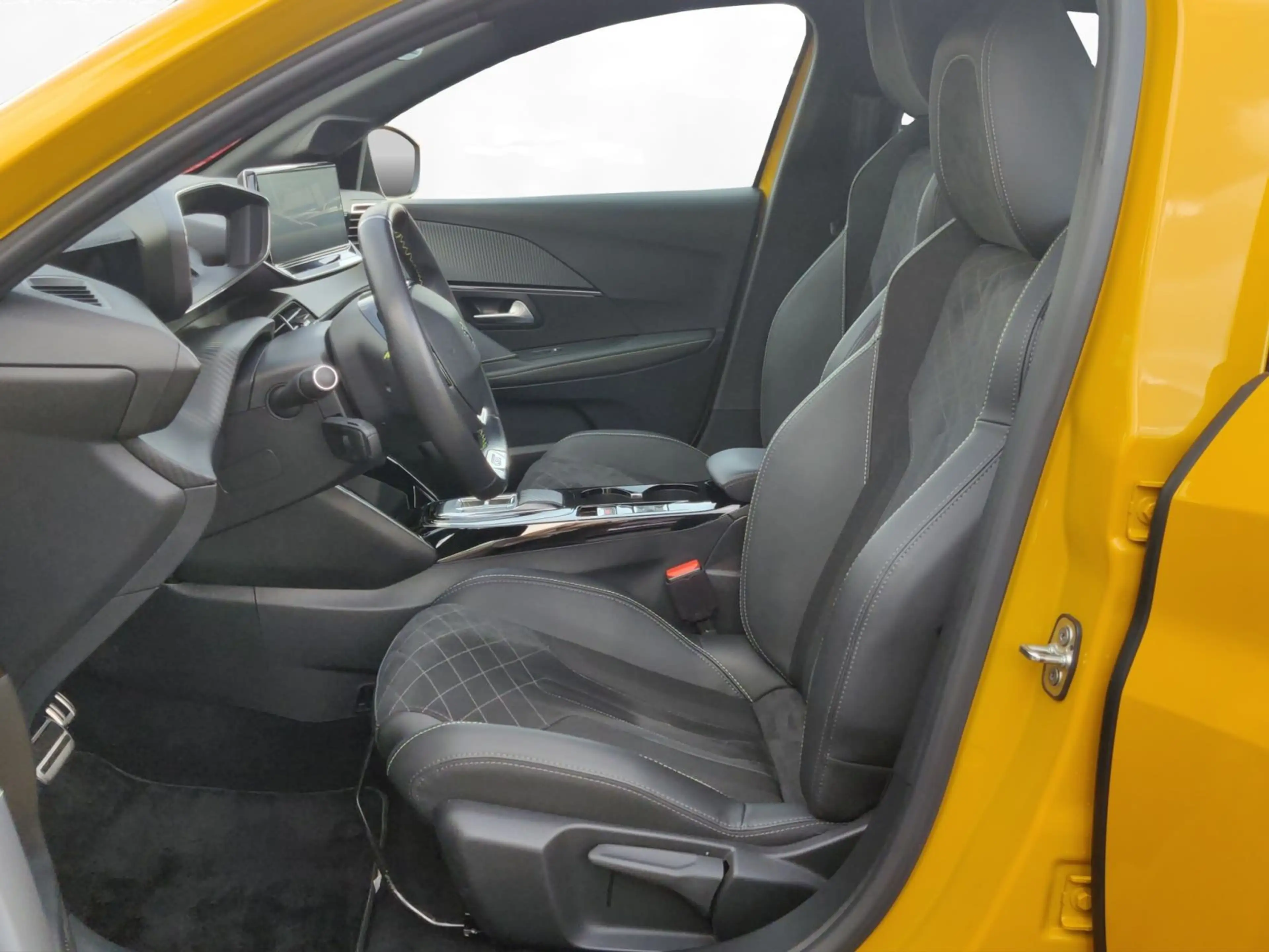 Peugeot 208 E-208 GT PACK — photo 9