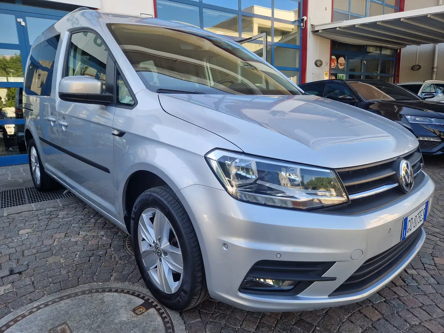 Volkswagen Caddy 2.0TDI102Cv DSG TRASPORTO DISABILI/ROHLLSTUHLRAMPE Argento - 2