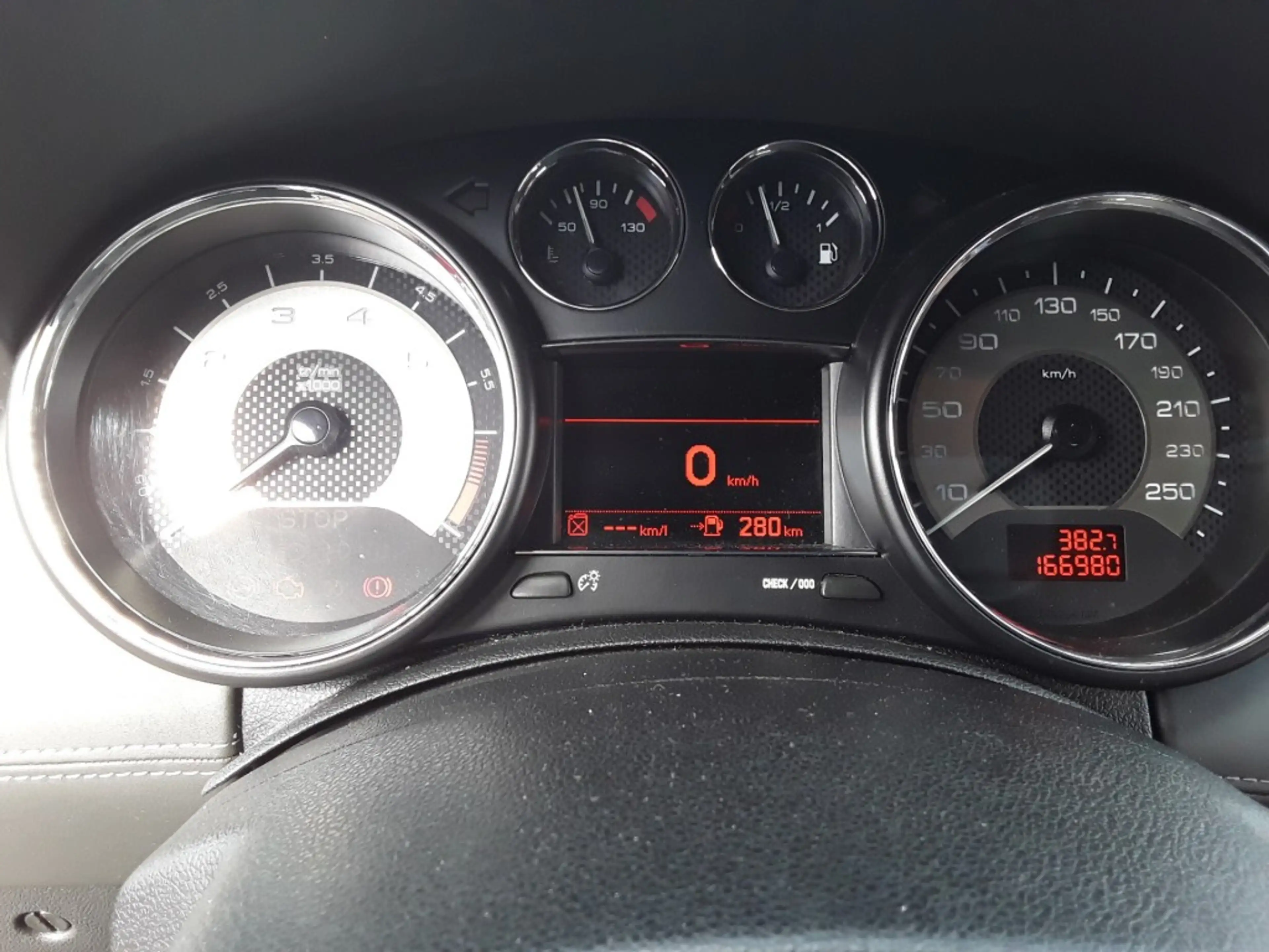 Peugeot RCZ 1.6 THP / NAVI / PDC — photo 15
