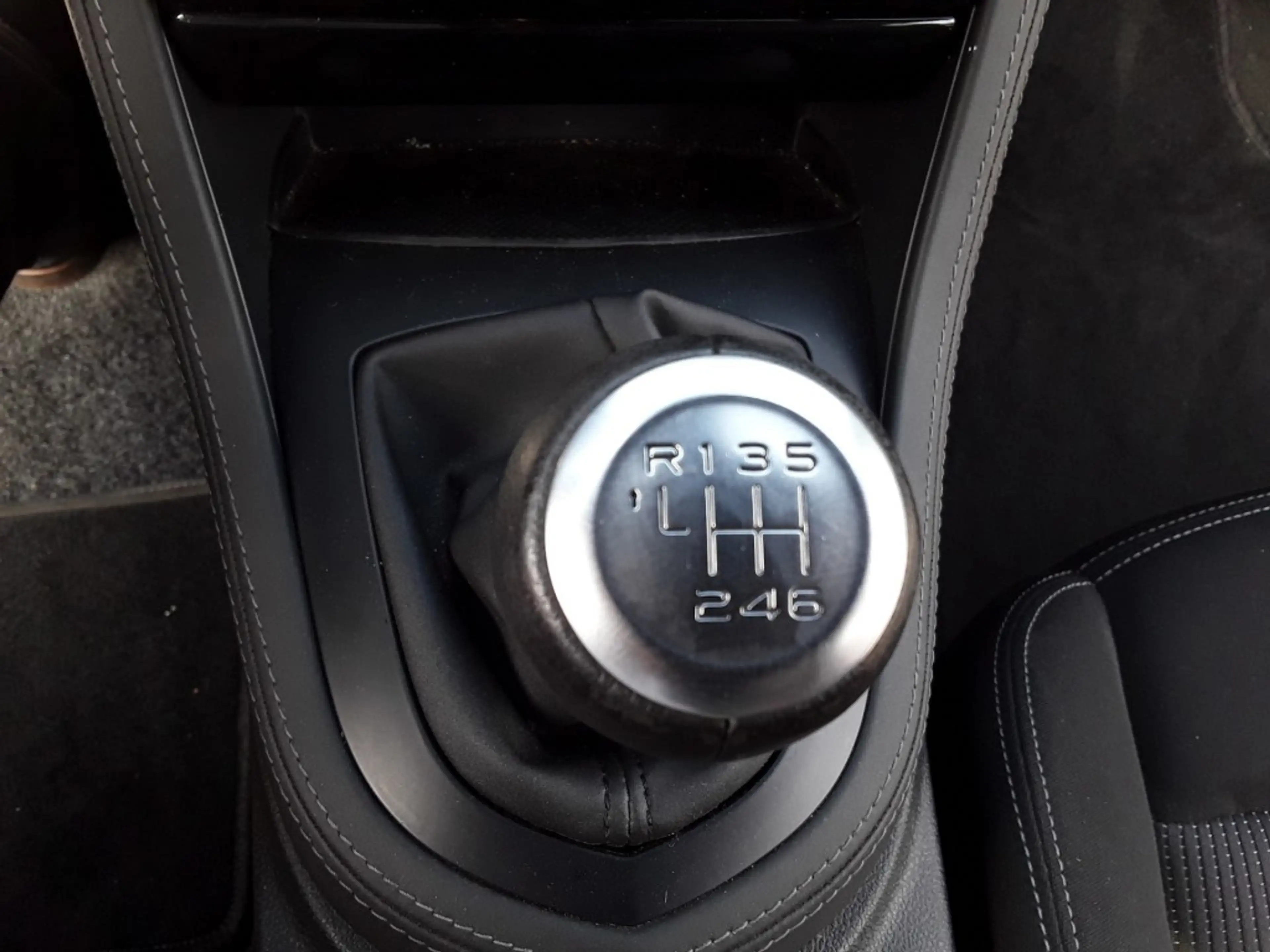 Peugeot RCZ 1.6 THP / NAVI / PDC — photo 18