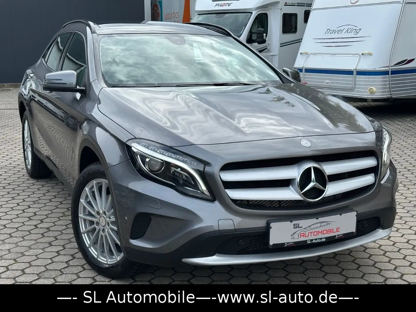 Mercedes-Benz GLA 200 40.000 km. Leder Navi Kam Pano Xenon Gris - 1