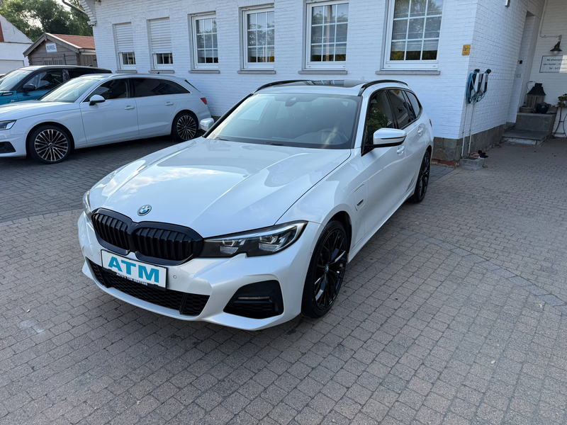 BMW 320 Touring 320eAS PHEV M sport Pack/ Panoramisch dak/pdc V&A + camera/ led lights/ lane-side assist/Blacklook — photo 2