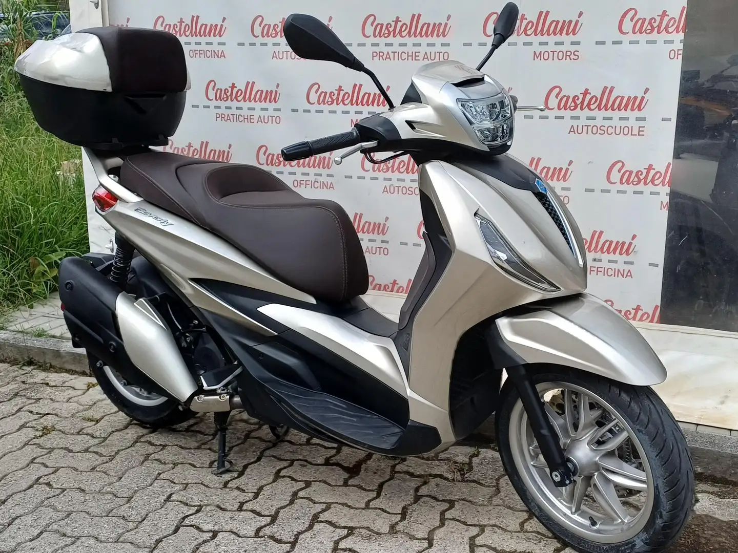 Piaggio Beverly 400 BEVERLY 400 HPE ANNO 2023 9.400 KM Beige - 2