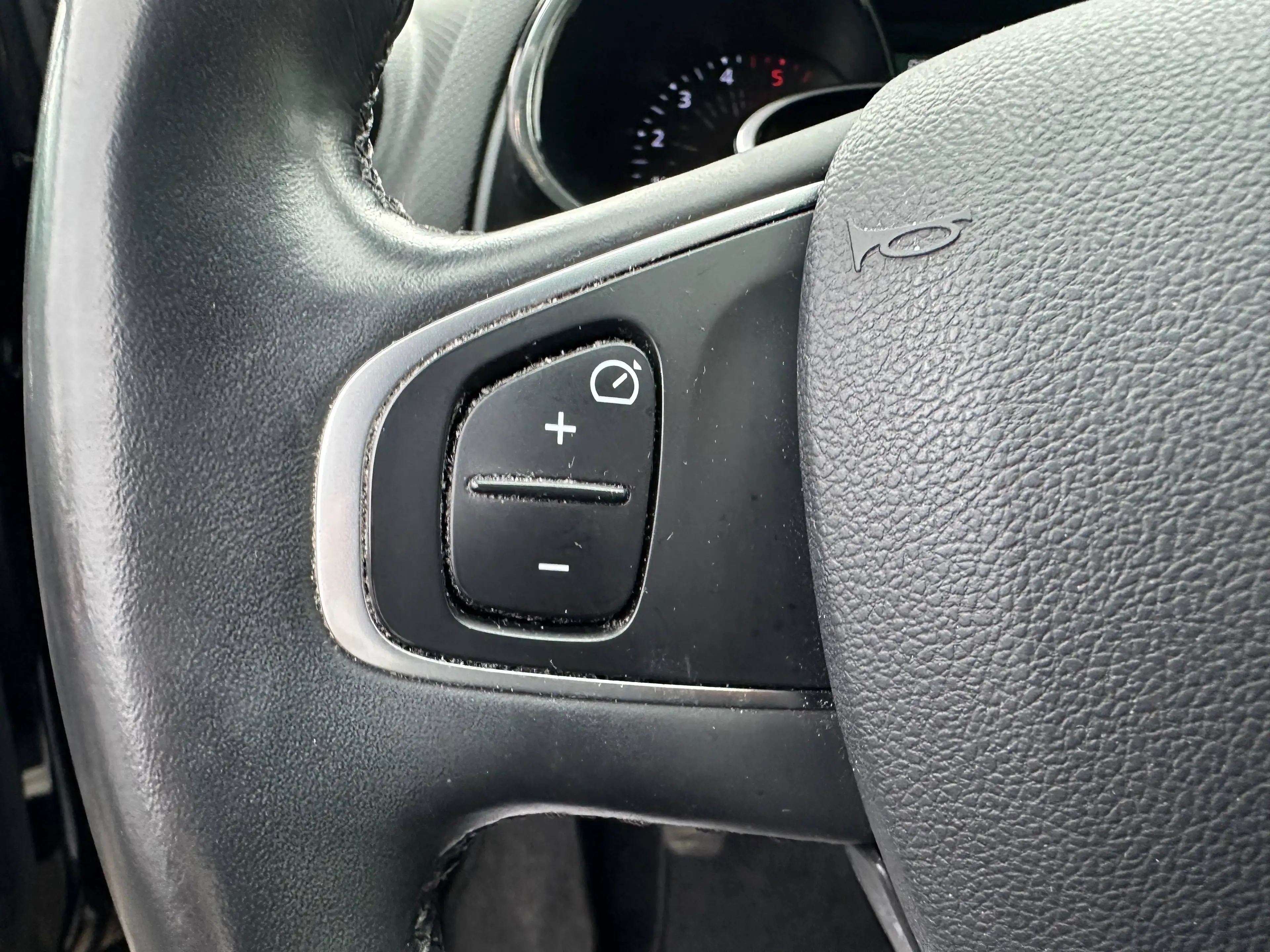Renault Clio 1.5 dCi Intens+NAVI+KLIMA+LED+T-LEDER+PDC+TEMPOMAT — photo 13