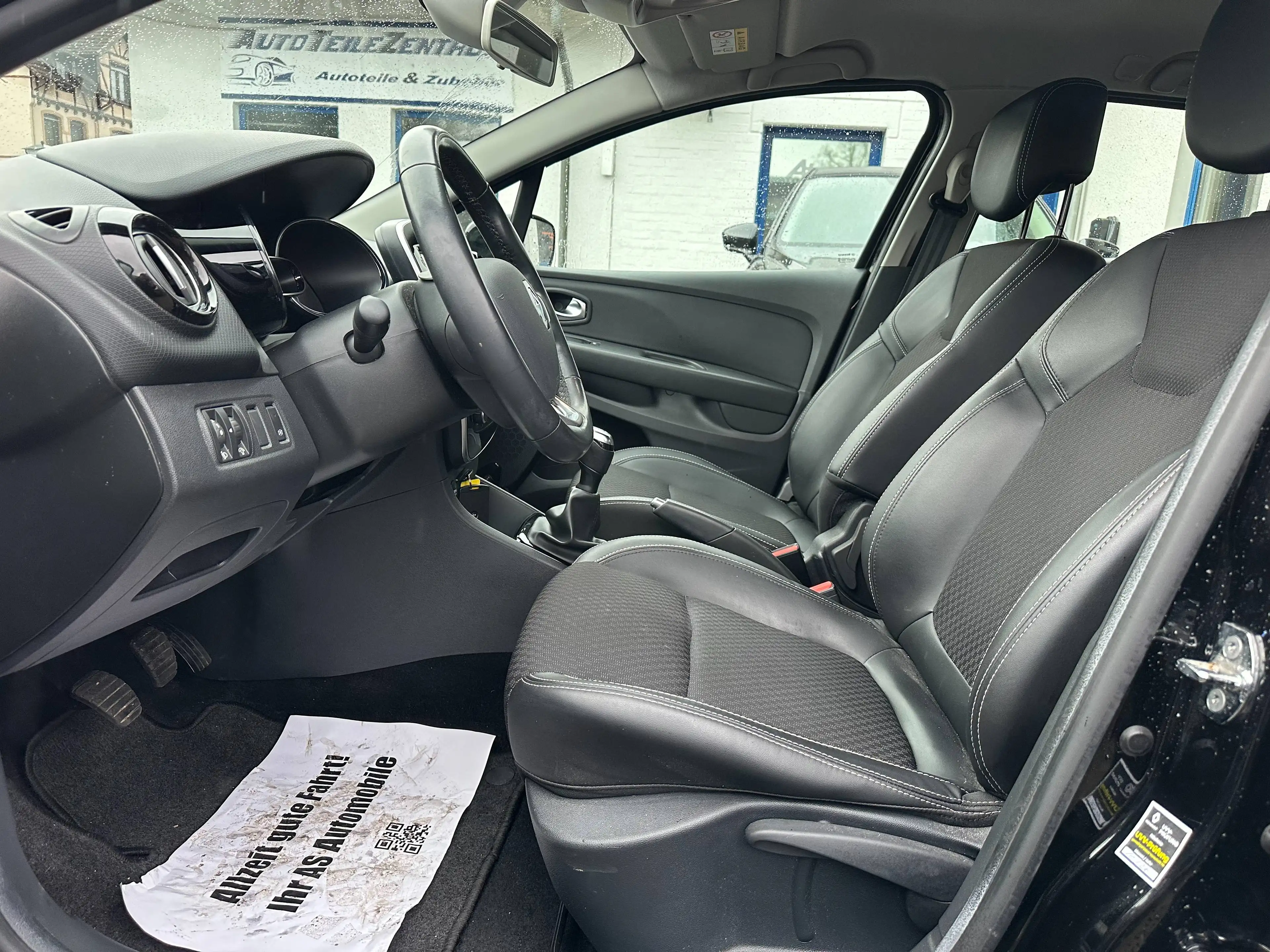 Renault Clio 1.5 dCi Intens+NAVI+KLIMA+LED+T-LEDER+PDC+TEMPOMAT — photo 7