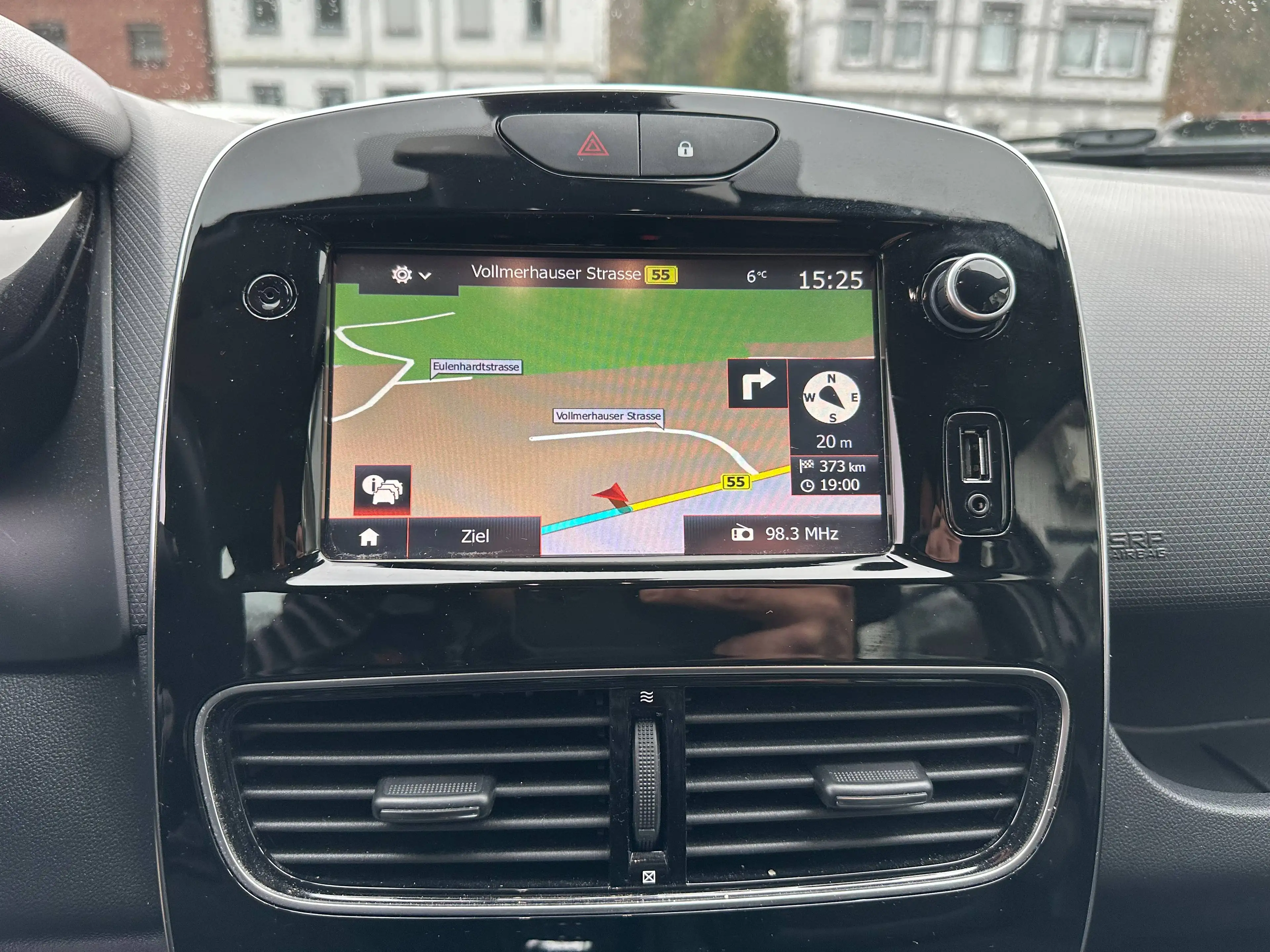 Renault Clio 1.5 dCi Intens+NAVI+KLIMA+LED+T-LEDER+PDC+TEMPOMAT — photo 8