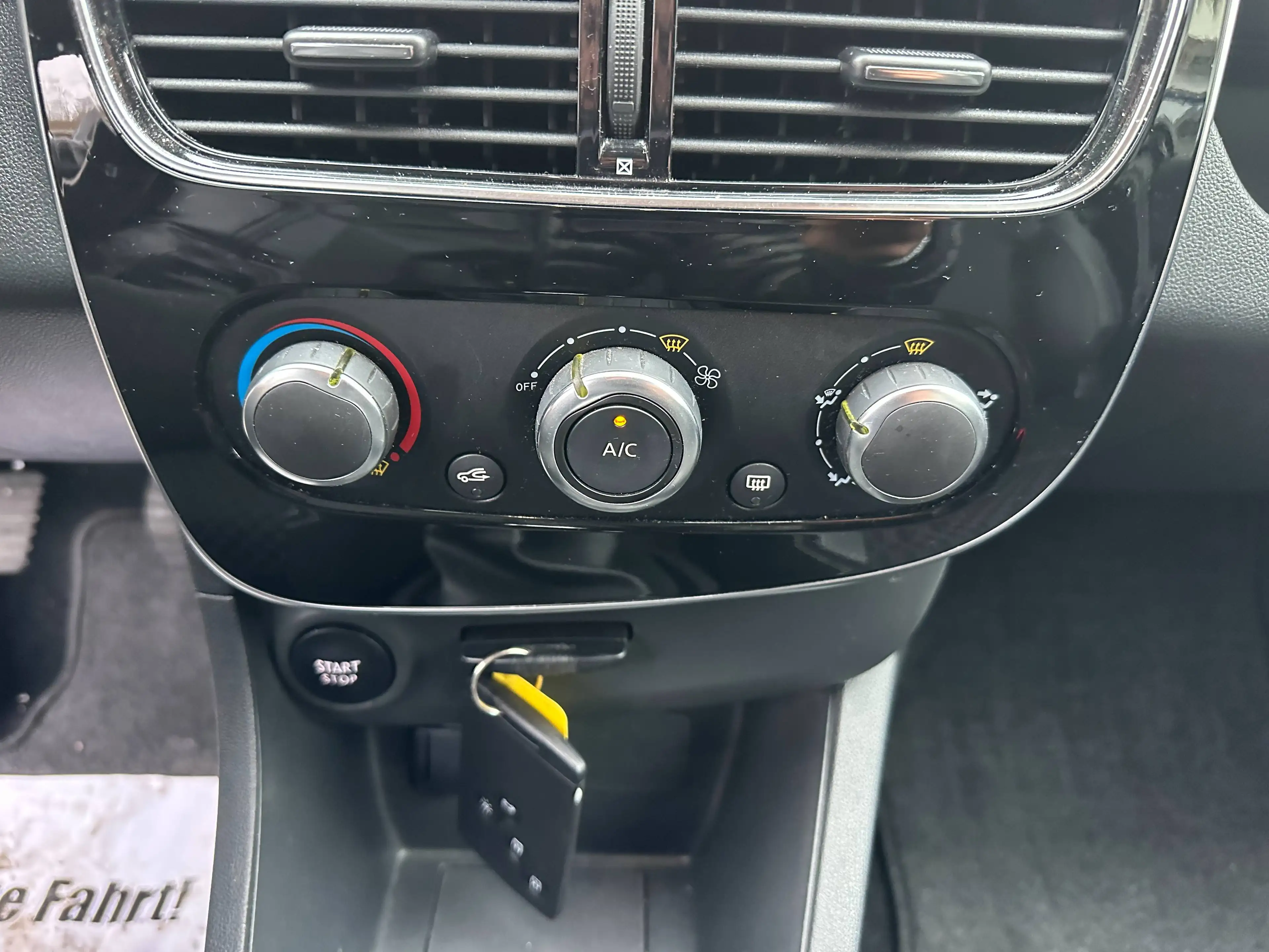Renault Clio 1.5 dCi Intens+NAVI+KLIMA+LED+T-LEDER+PDC+TEMPOMAT — photo 10