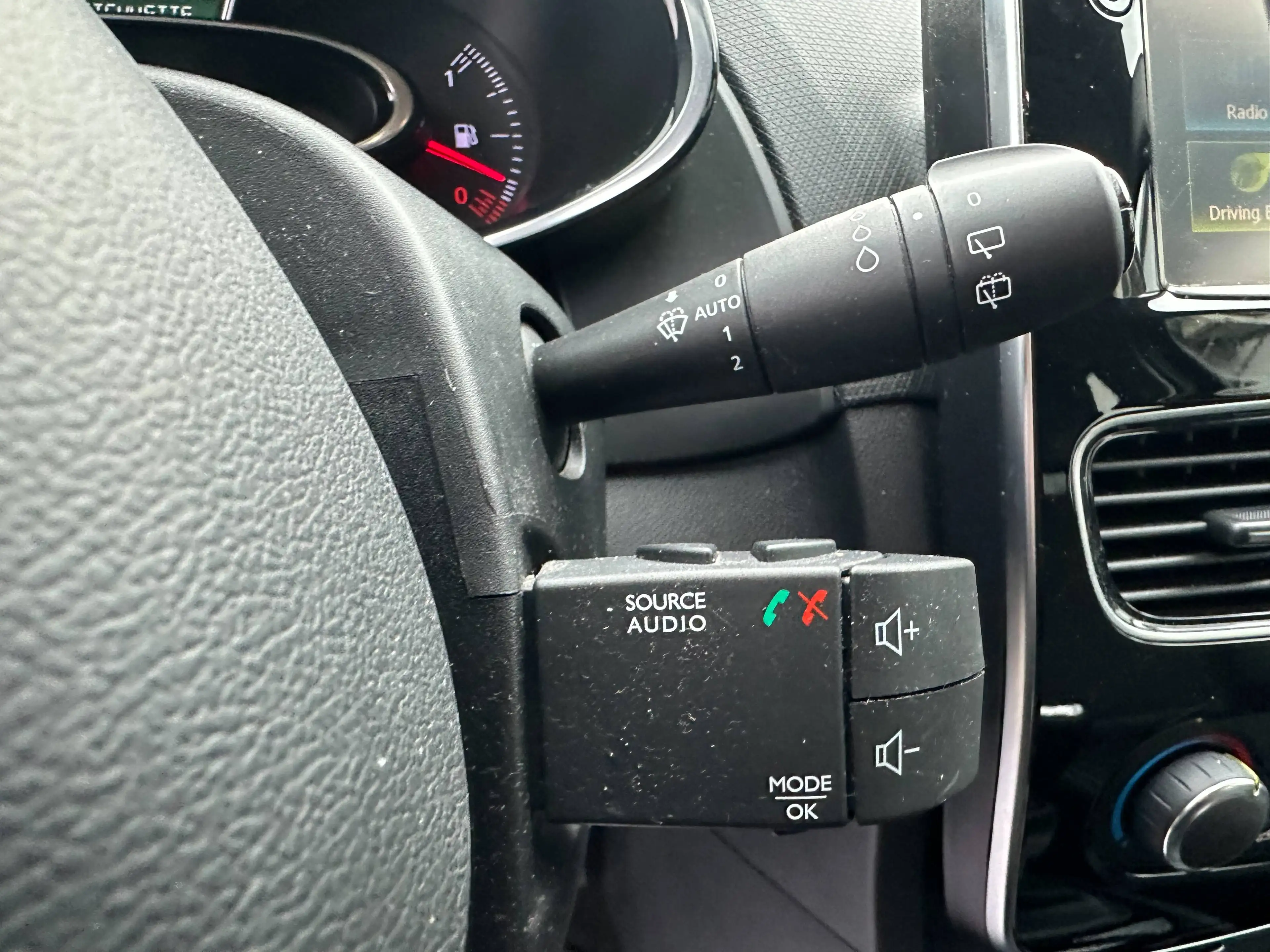Renault Clio 1.5 dCi Intens+NAVI+KLIMA+LED+T-LEDER+PDC+TEMPOMAT — photo 14