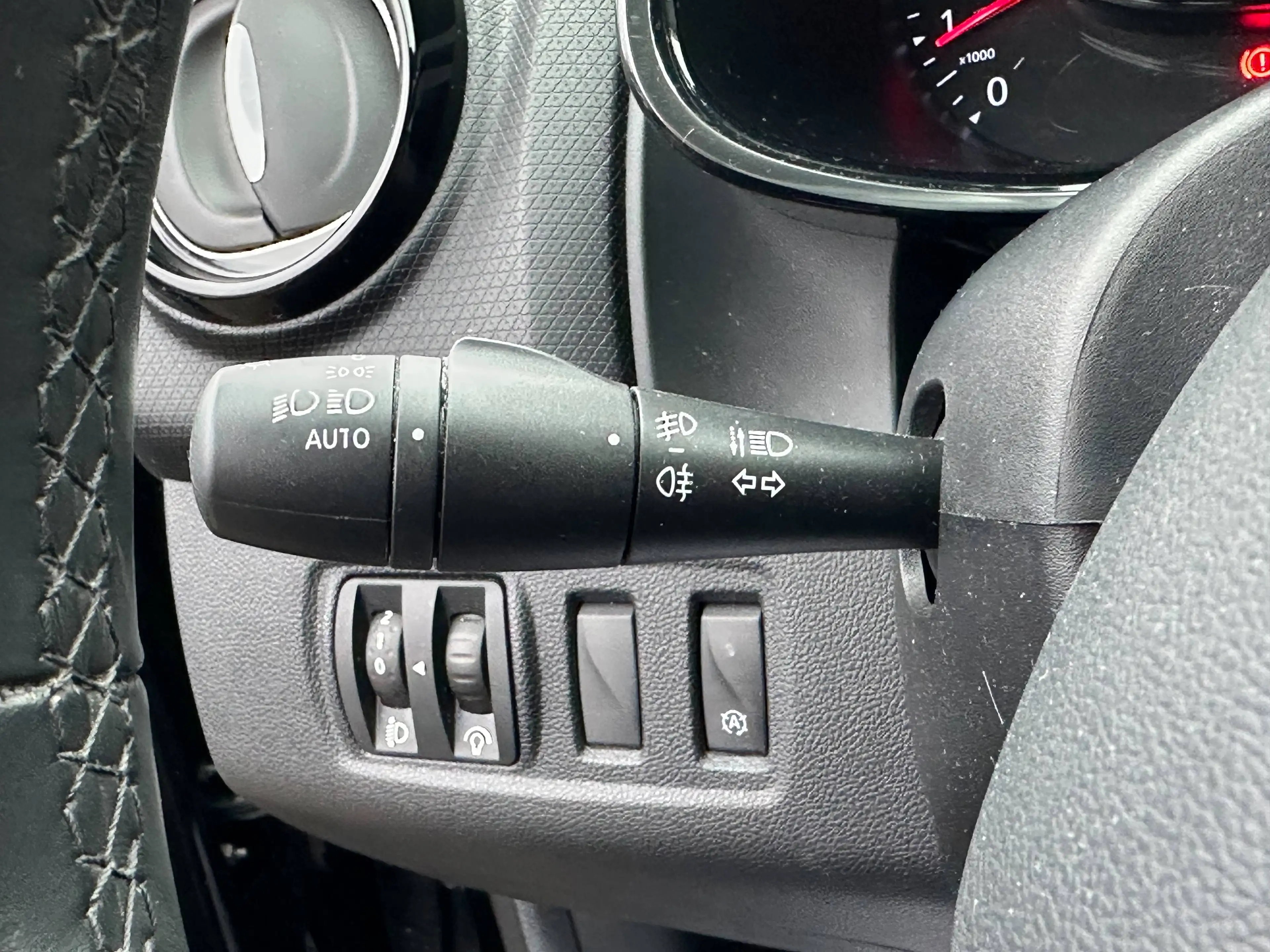 Renault Clio 1.5 dCi Intens+NAVI+KLIMA+LED+T-LEDER+PDC+TEMPOMAT — photo 15