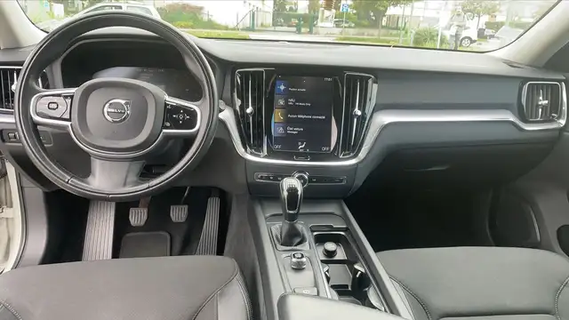 Volvo V60 view 11