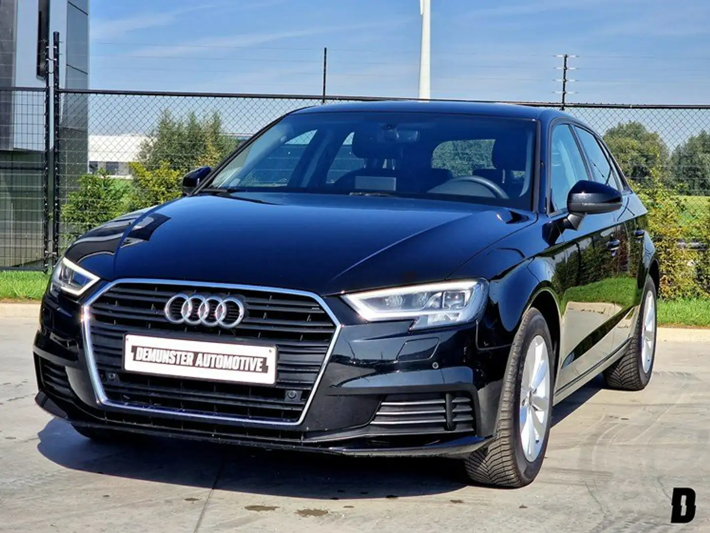 Audi A3 30 TFSI/Heated Seats/Camera/Navi/Radio/Leder Noir - 2