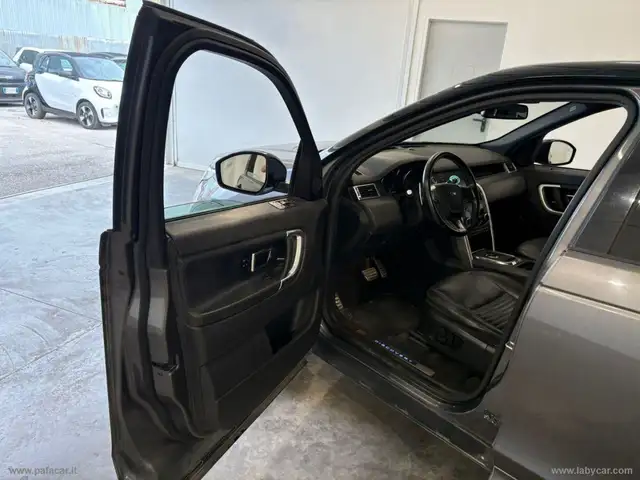 Land Rover Discovery Sport view 9