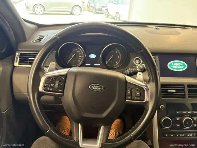 Land Rover Discovery Sport view 4