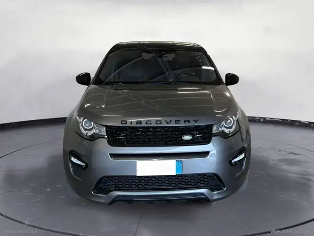 Land Rover Discovery Sport view 5