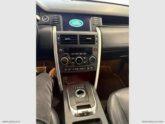 Land Rover Discovery Sport view 7