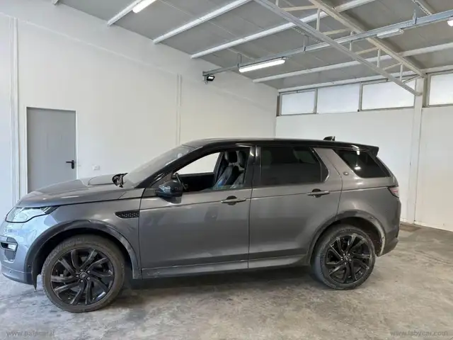 Land Rover Discovery Sport view 11