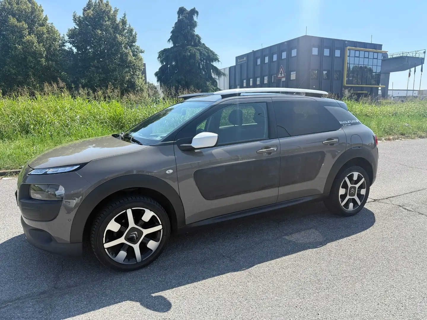Citroen C4 Cactus BlueHDi 100 Shine Brun - 1