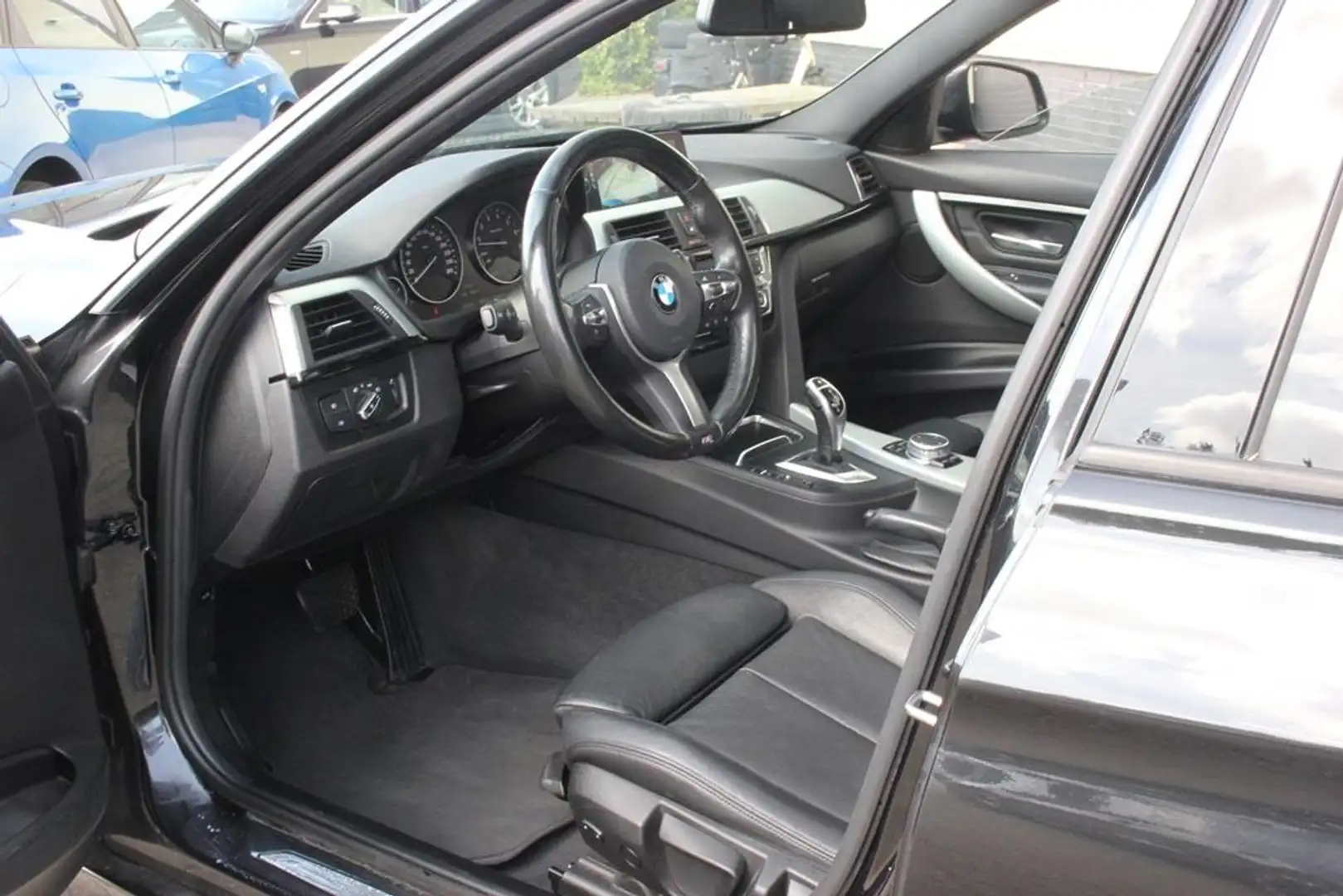 BMW 320 3-serie Touring 320i Centennial High Executive | P Zwart - 2
