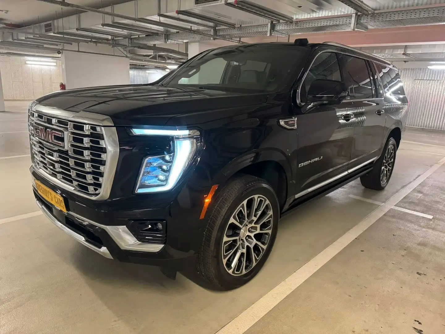 GMC Yukon DENALI XL TURBO+DIESEL+NEW+305HP+FULL Zwart - 2