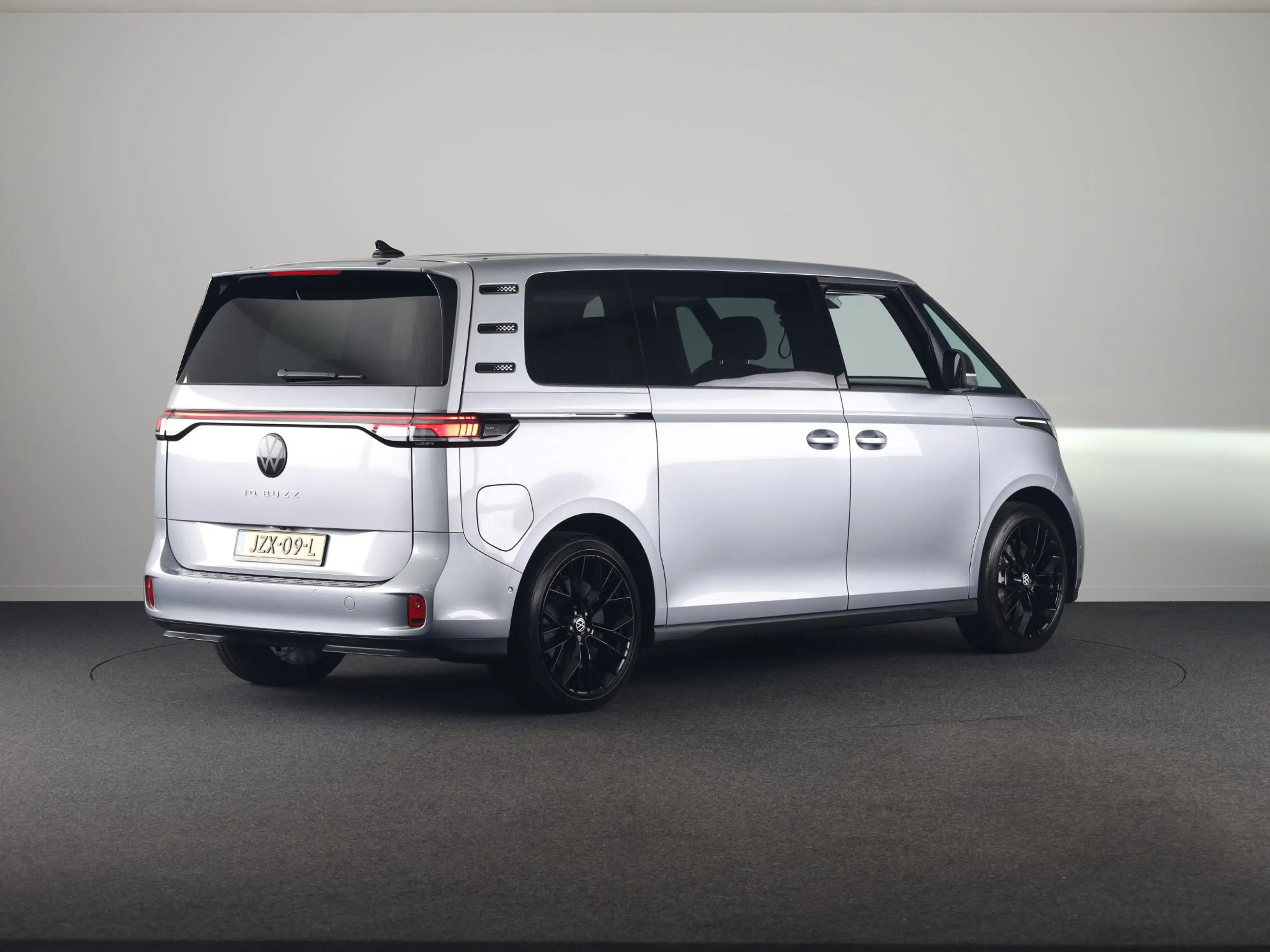 Volkswagen ID. Buzz Pro Bulli Limited Edition 86 kWh LWB 286 pk | 7-pe — photo 4