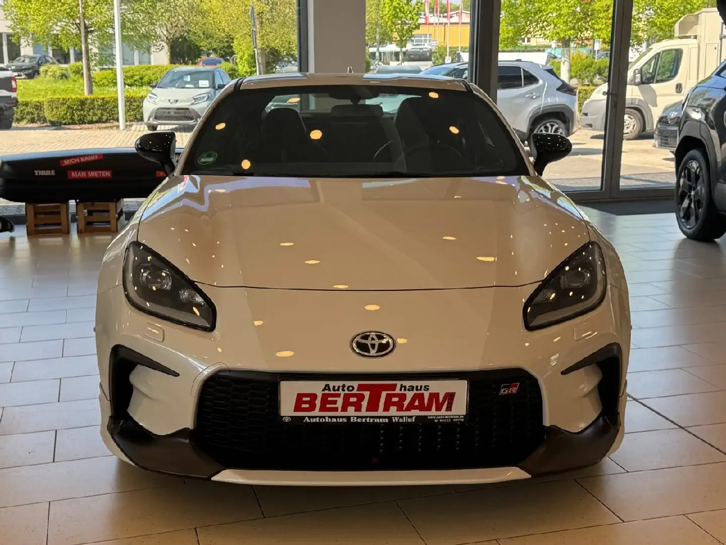Toyota GR86 Pure +MILLTEK Doppelrohr Auspuffanlage +Heckschürze +Heckklappenspoiler-Aufsatz +Frotschürze Weiß - 2