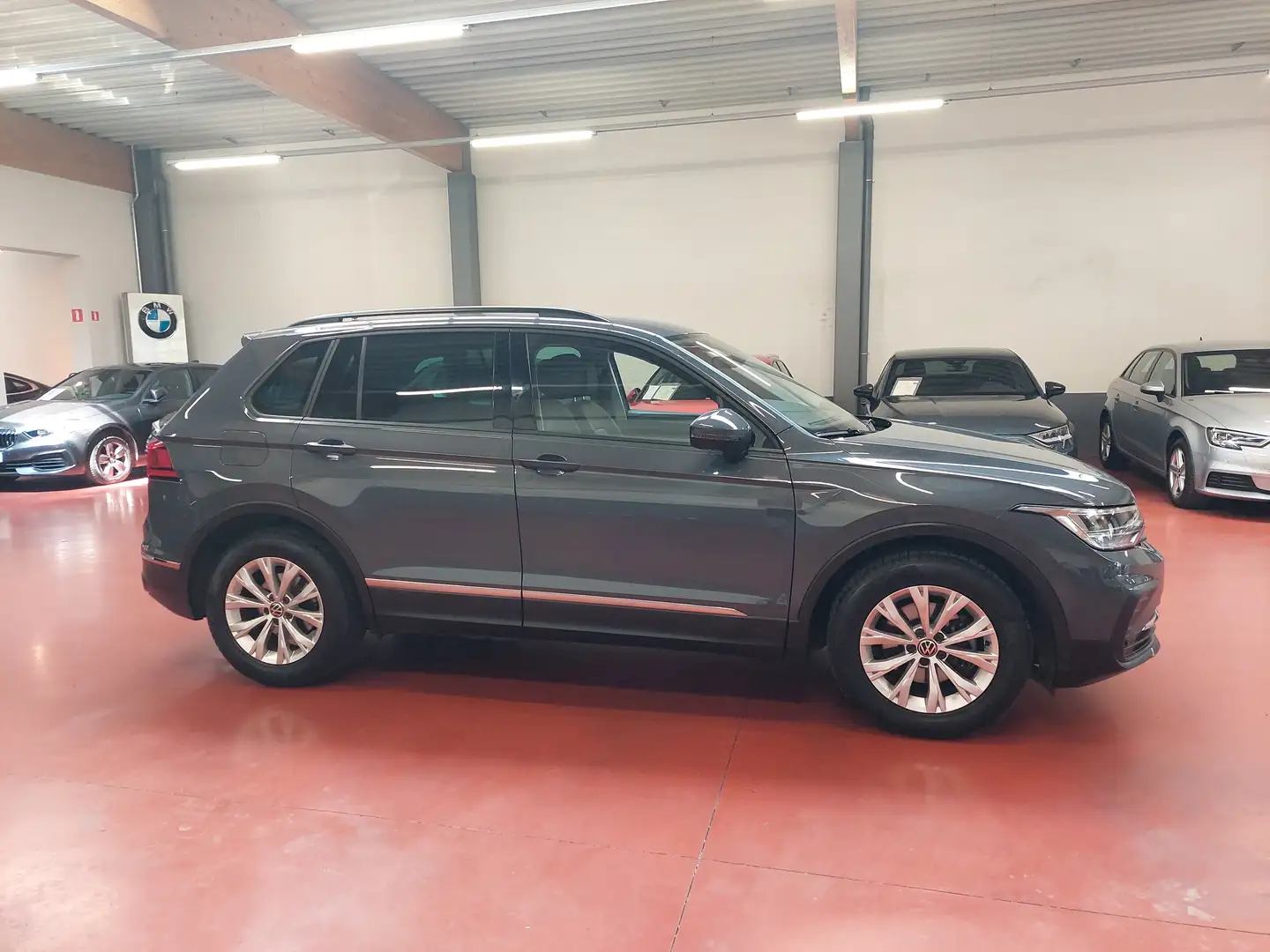 Volkswagen Tiguan 2.0 TDi - LED - CUIR - NAVI - Volant chauffant Gri - 2