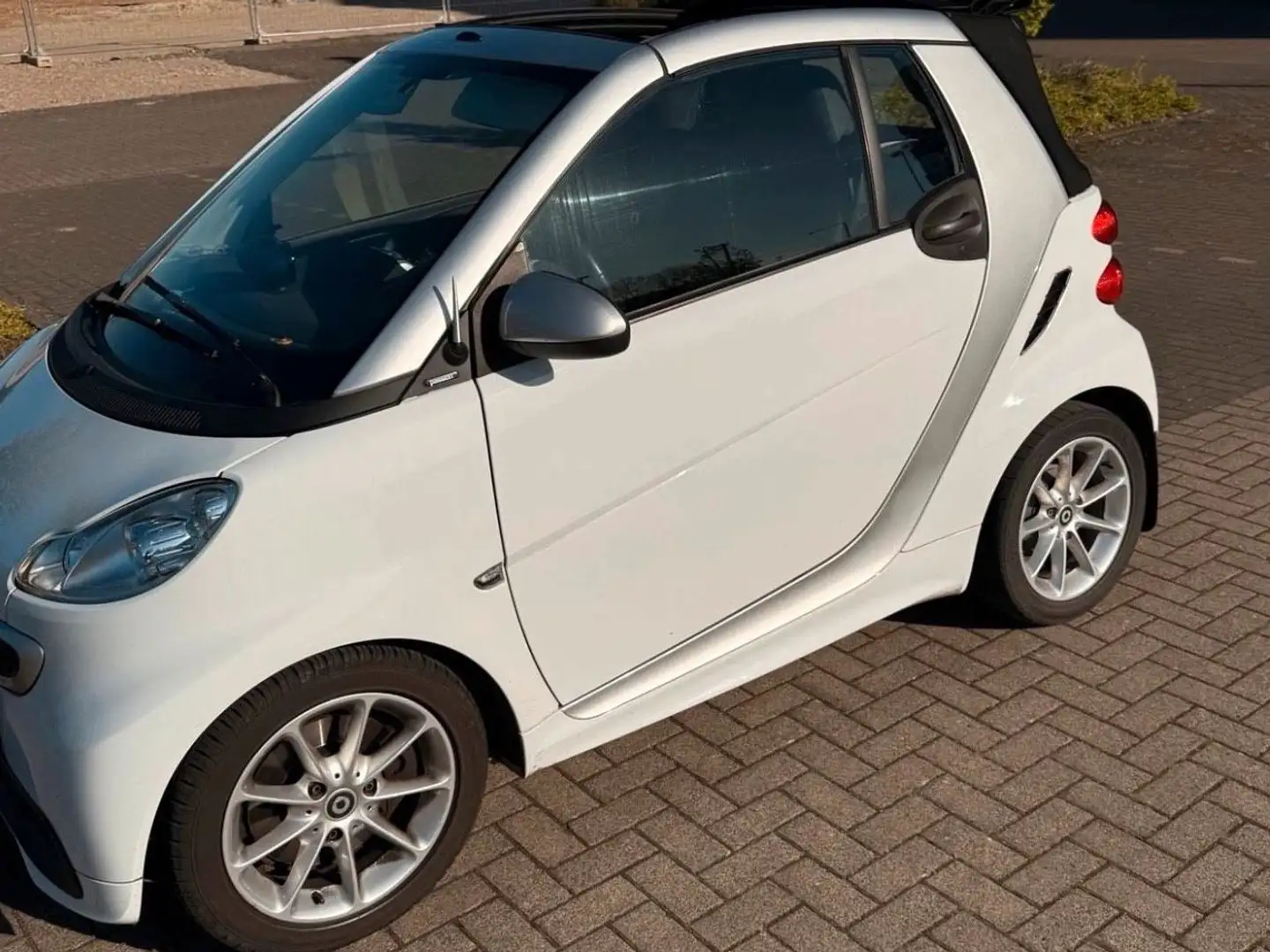 smart forTwo smart fortwo cdi cabrio softouchpassion dpf Weiß - 2