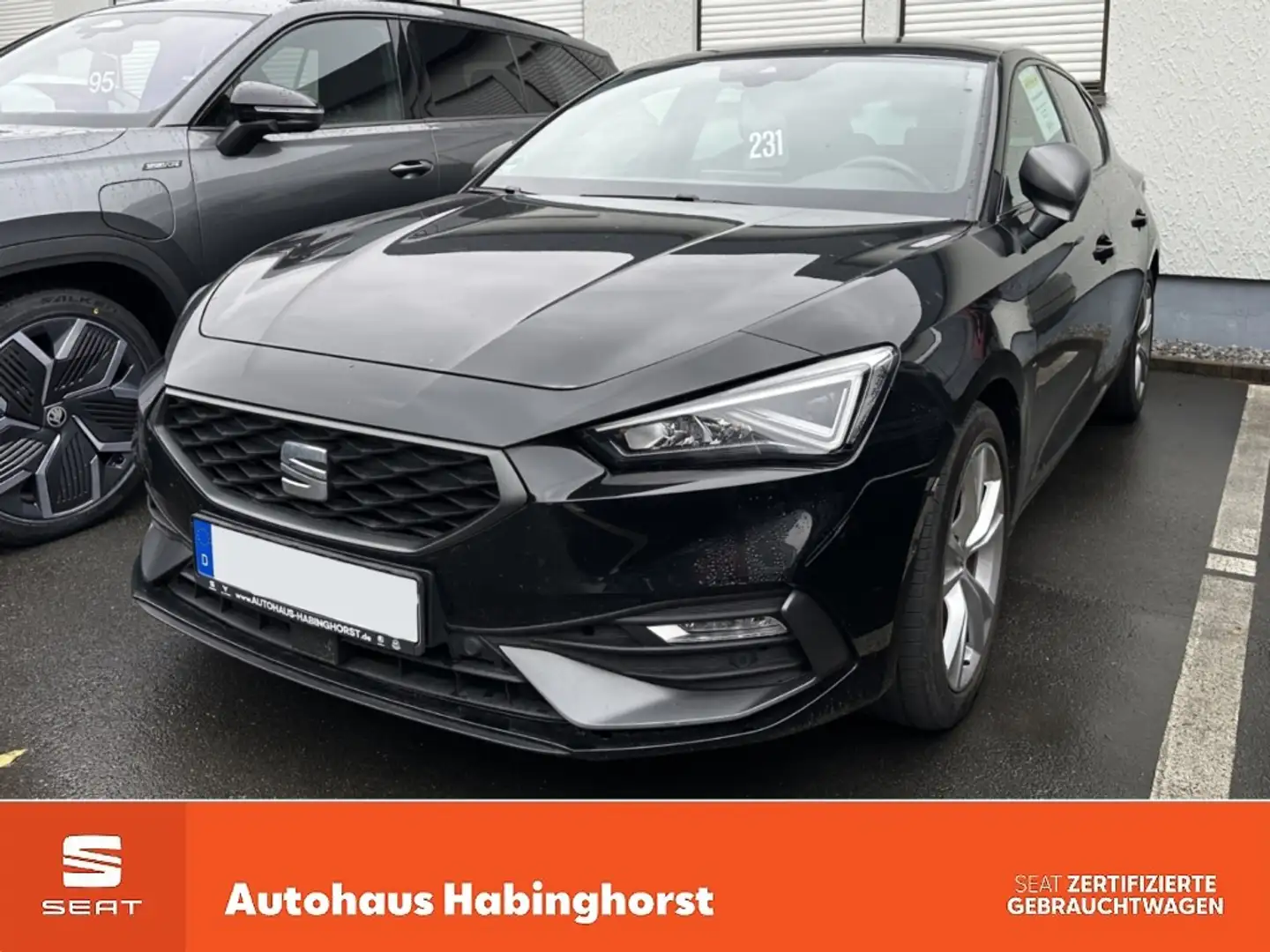 SEAT Leon 1.5 TSI FR Navi LED AHK FullLink DAB Shz Alu Schwarz - 1