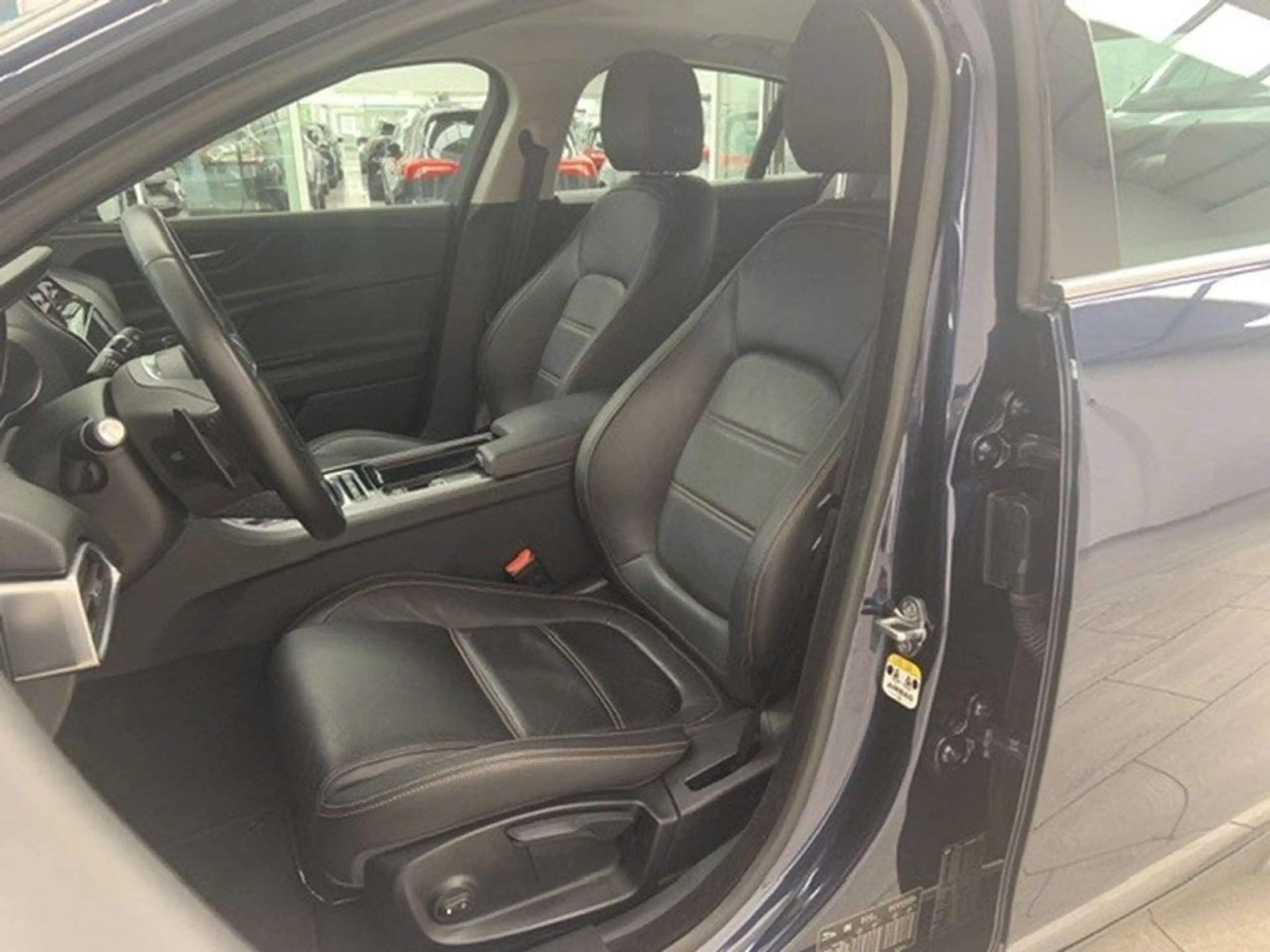 Jaguar XE Jaguar XE Performance Pure 2.0 Diesel 120kw — photo 8