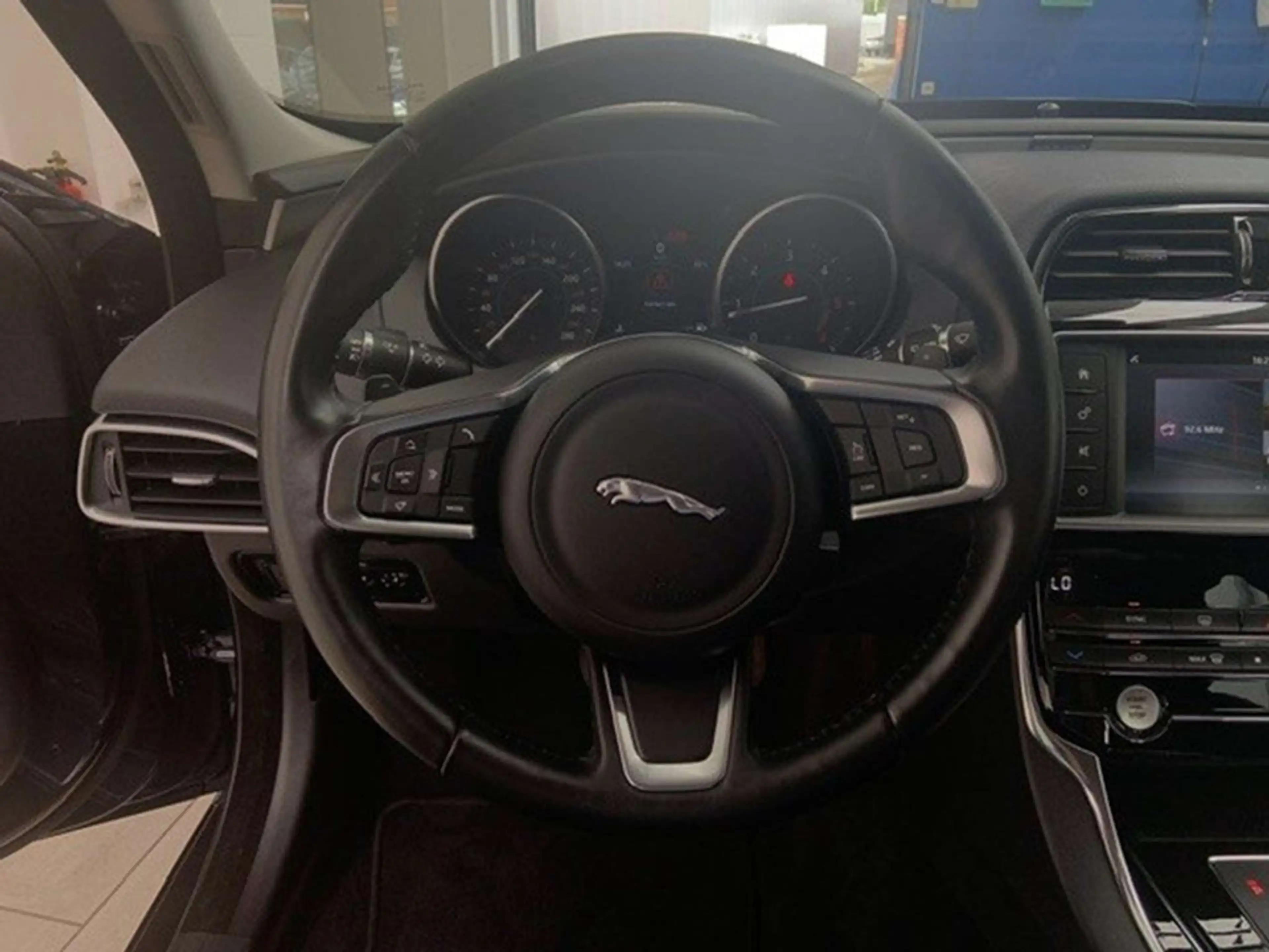 Jaguar XE Jaguar XE Performance Pure 2.0 Diesel 120kw — photo 11