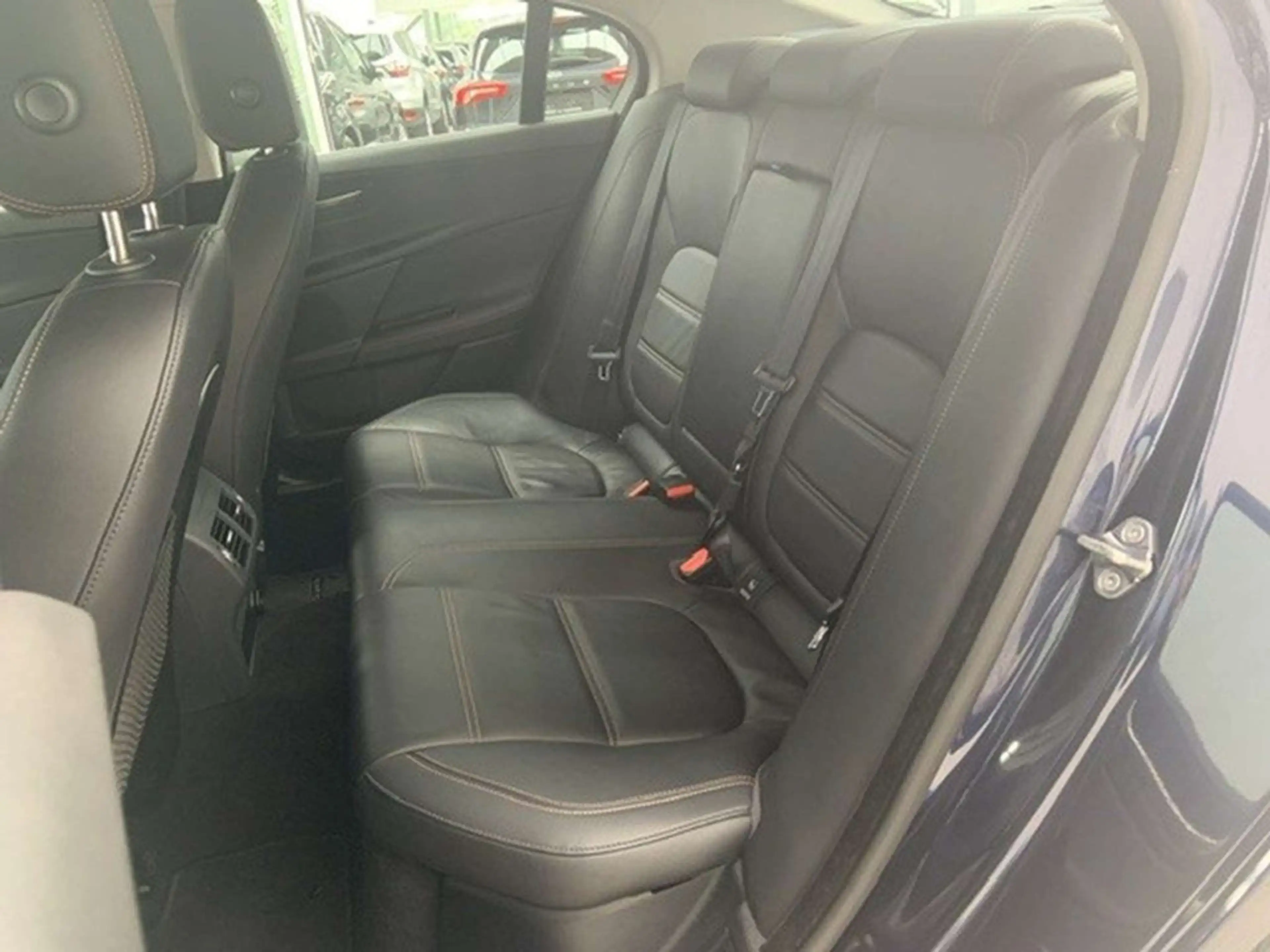 Jaguar XE Jaguar XE Performance Pure 2.0 Diesel 120kw — photo 9