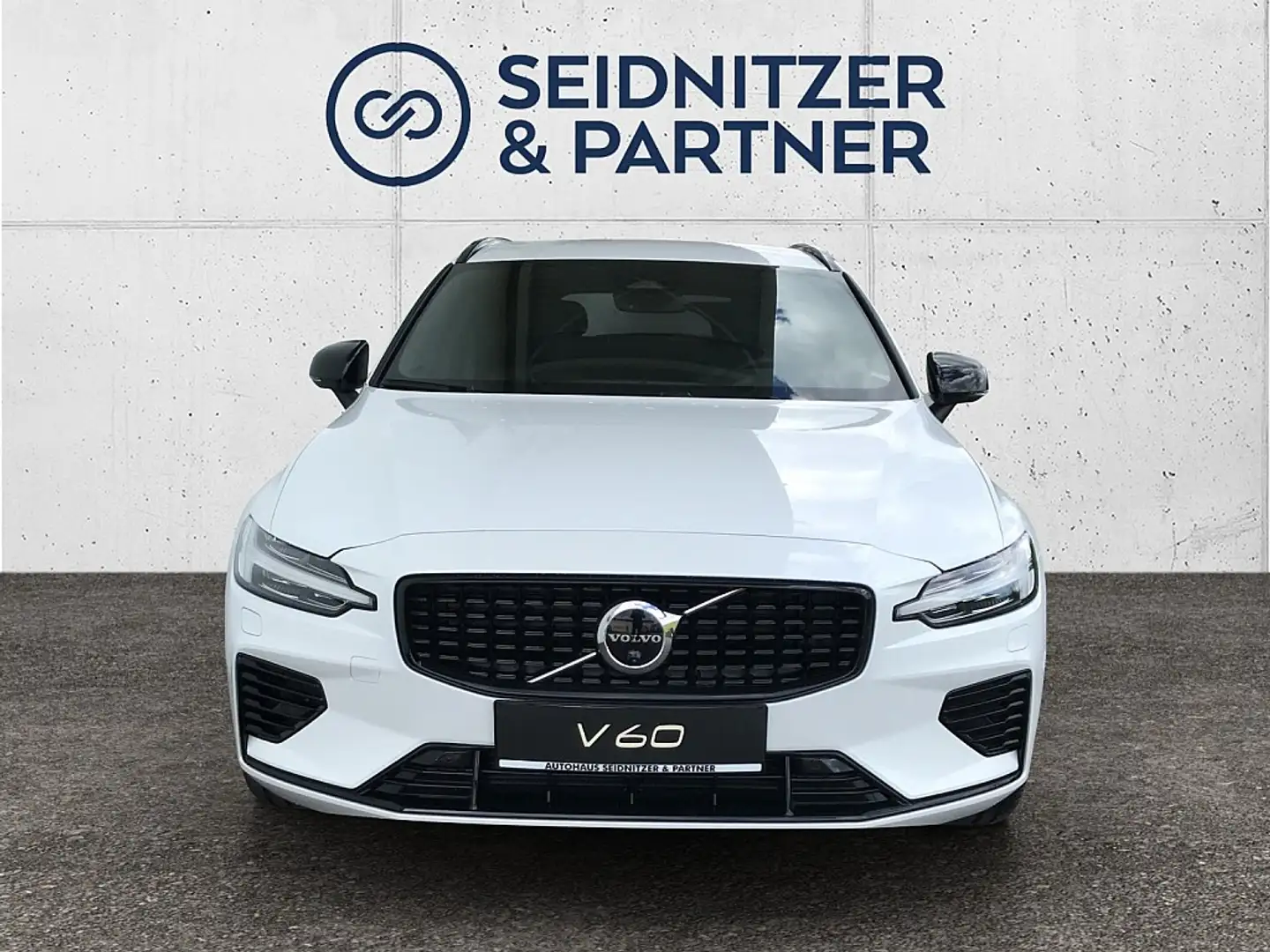 Volvo V60 T6 AWD Recharge PHEV Plus Dark Geartronic Weiß - 2