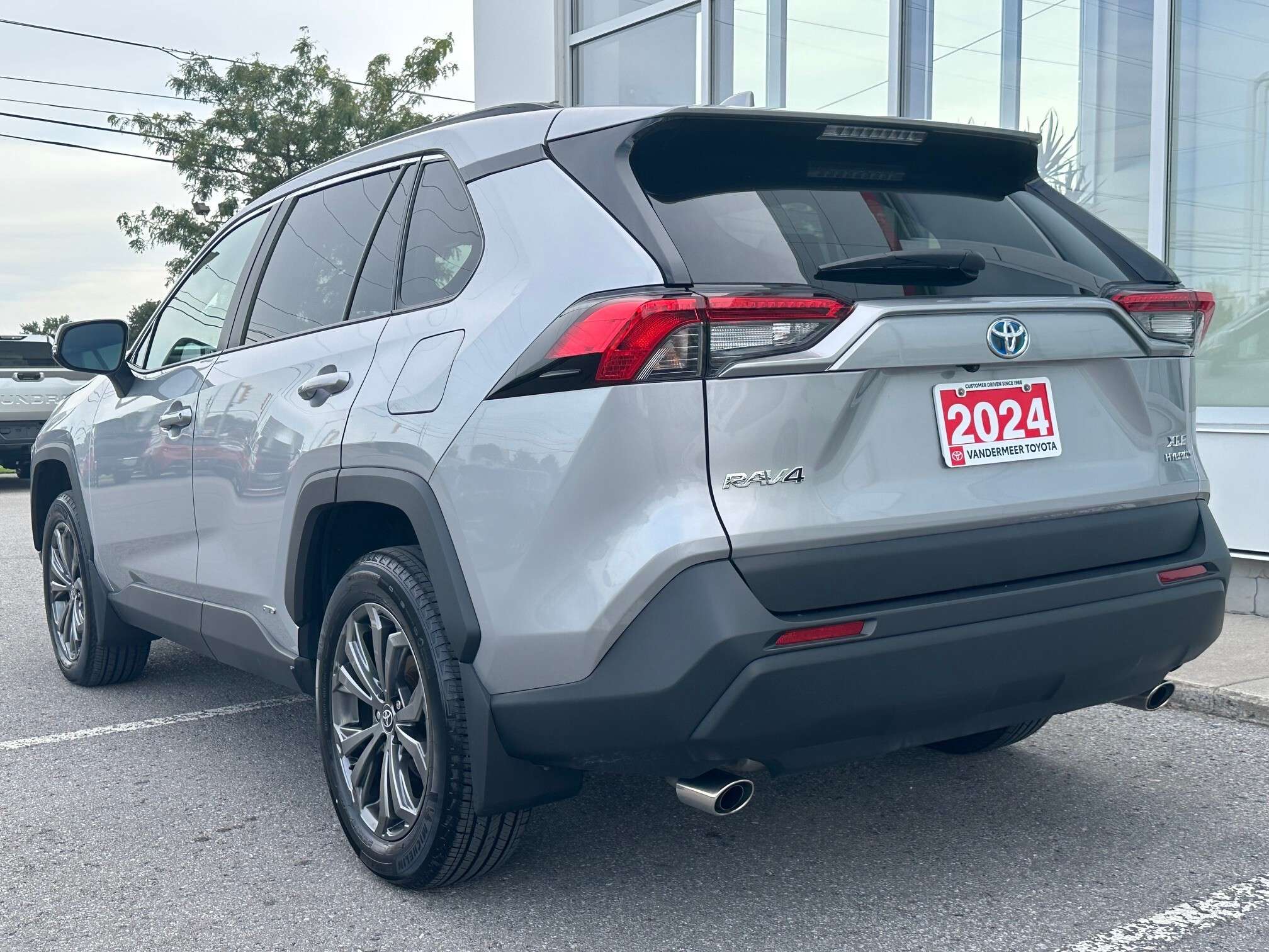 2024 Toyota RAV4 HYBRID XLE PREMIUM+SNOW TIRES! — снимка 1