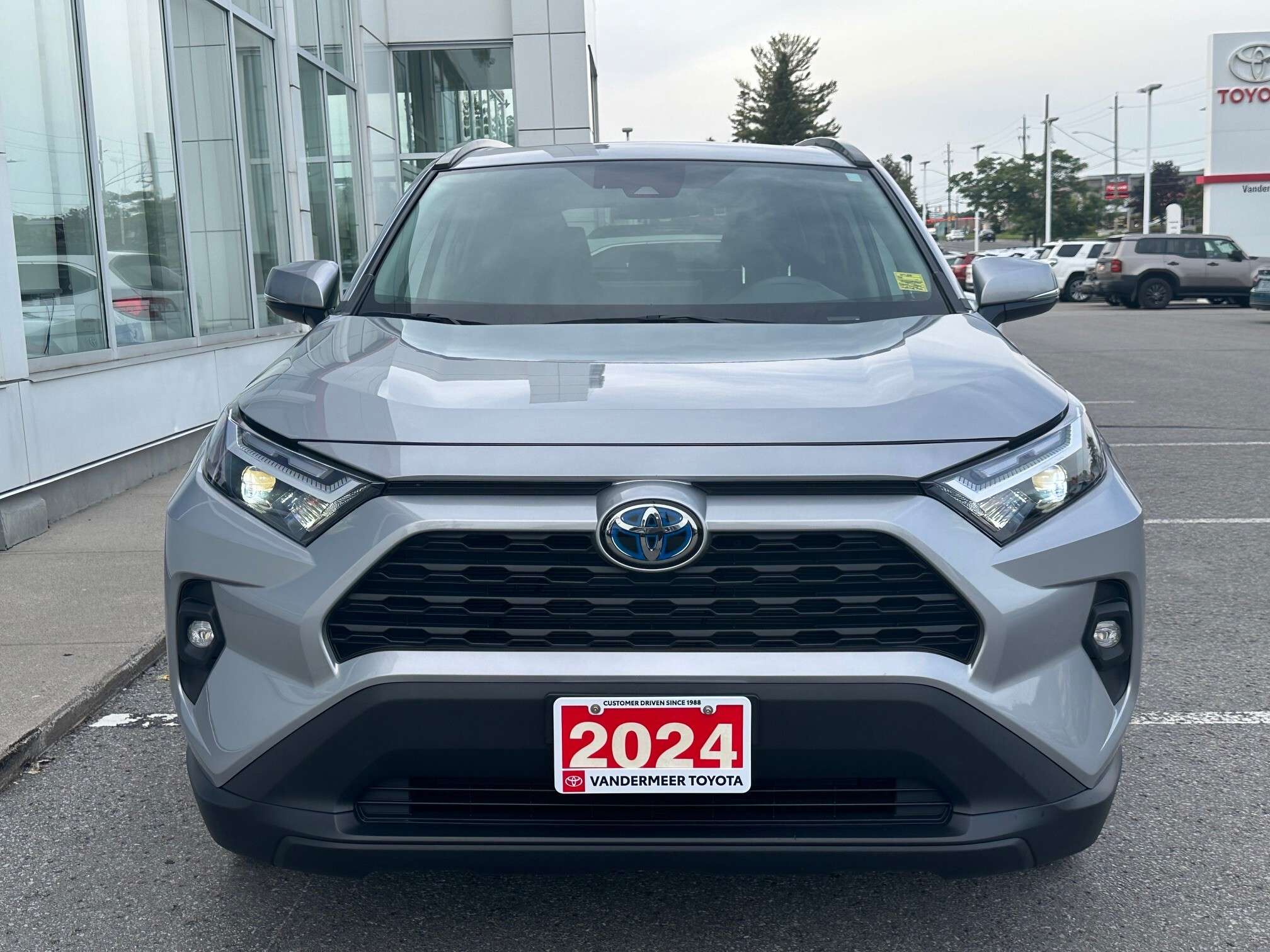2024 Toyota RAV4 HYBRID XLE PREMIUM+SNOW TIRES! — снимка 1