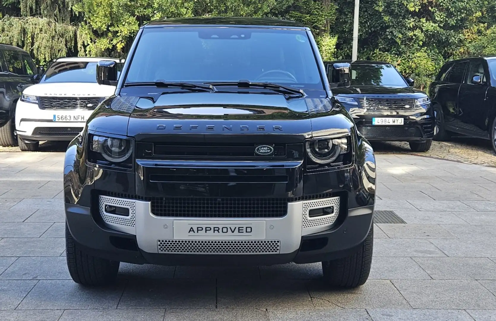 Land Rover Defender 90 3.0D l6 MHEV SE AWD Aut. 200 Noir - 2