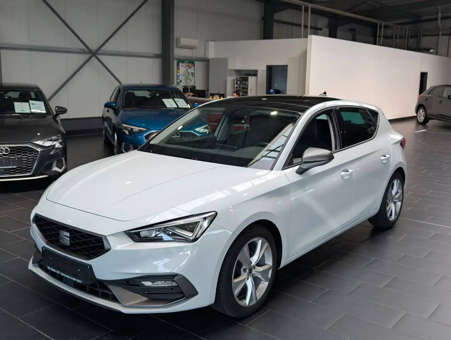 SEAT Leon 2.0 TDI FR Standhzg 8-fach Navi 1.Hand Biały - 1