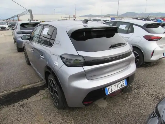 Peugeot 208 view 3