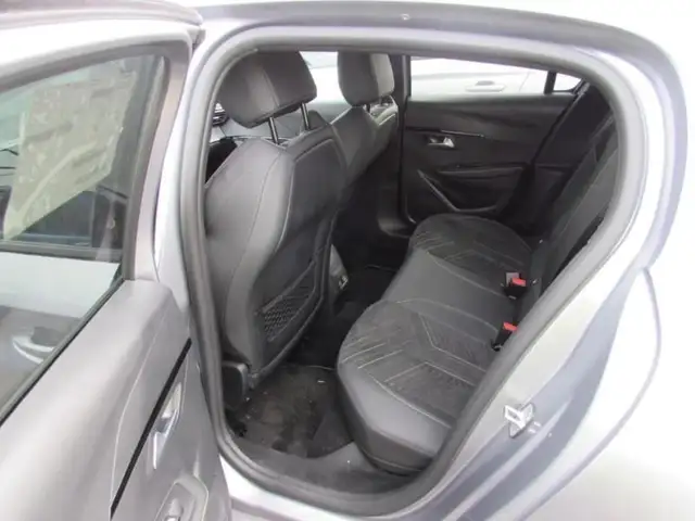 Peugeot 208 view 9