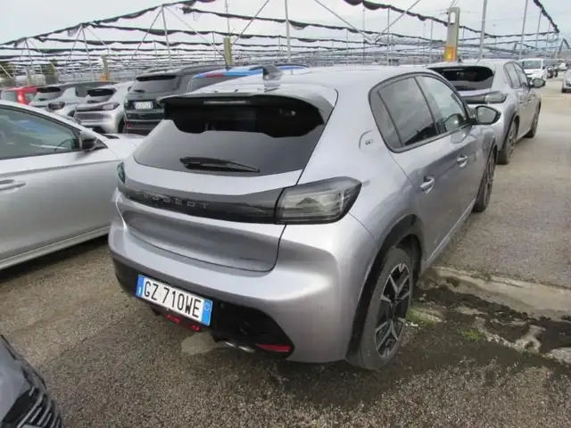 Peugeot 208 view 4