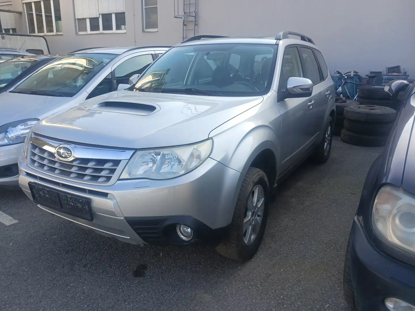 Subaru Forester 2.0D Active Szary - 1