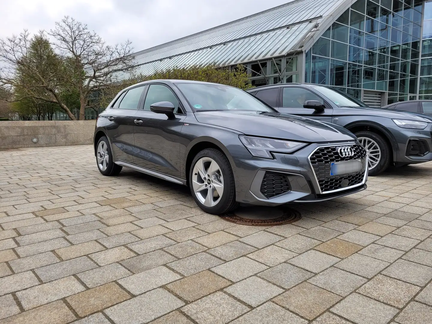 Audi A3 A3 Sportback Plug-in-Hybrid 40 TFSIe Sportback S t Šedá - 2