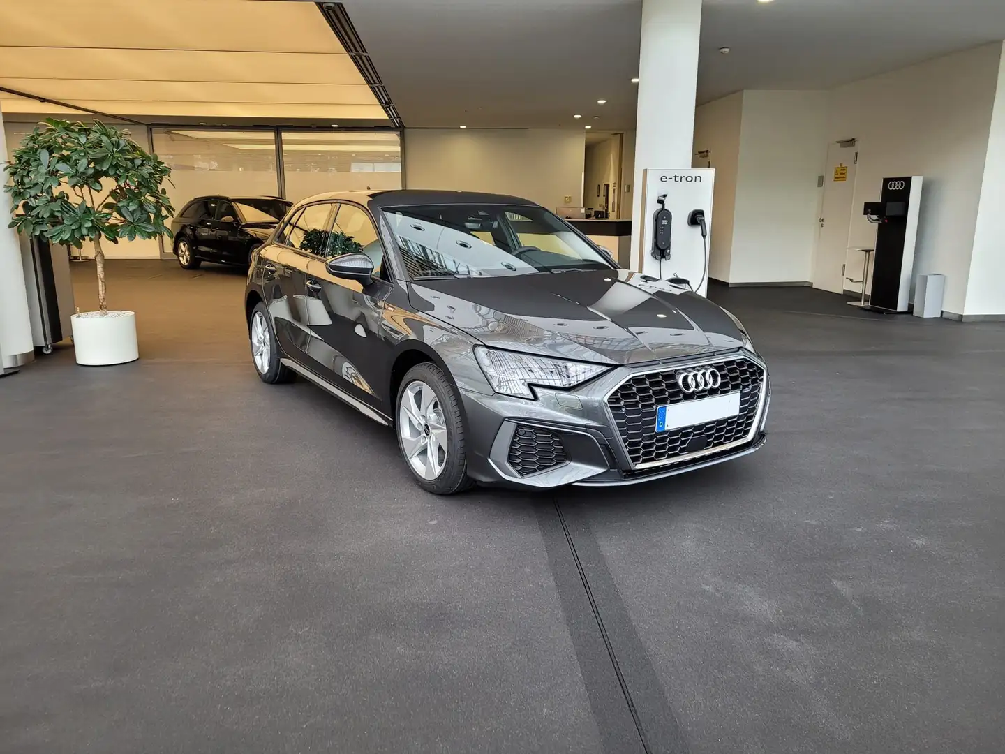 Audi A3 A3 Sportback Plug-in-Hybrid 40 TFSIe Sportback S t Šedá - 1