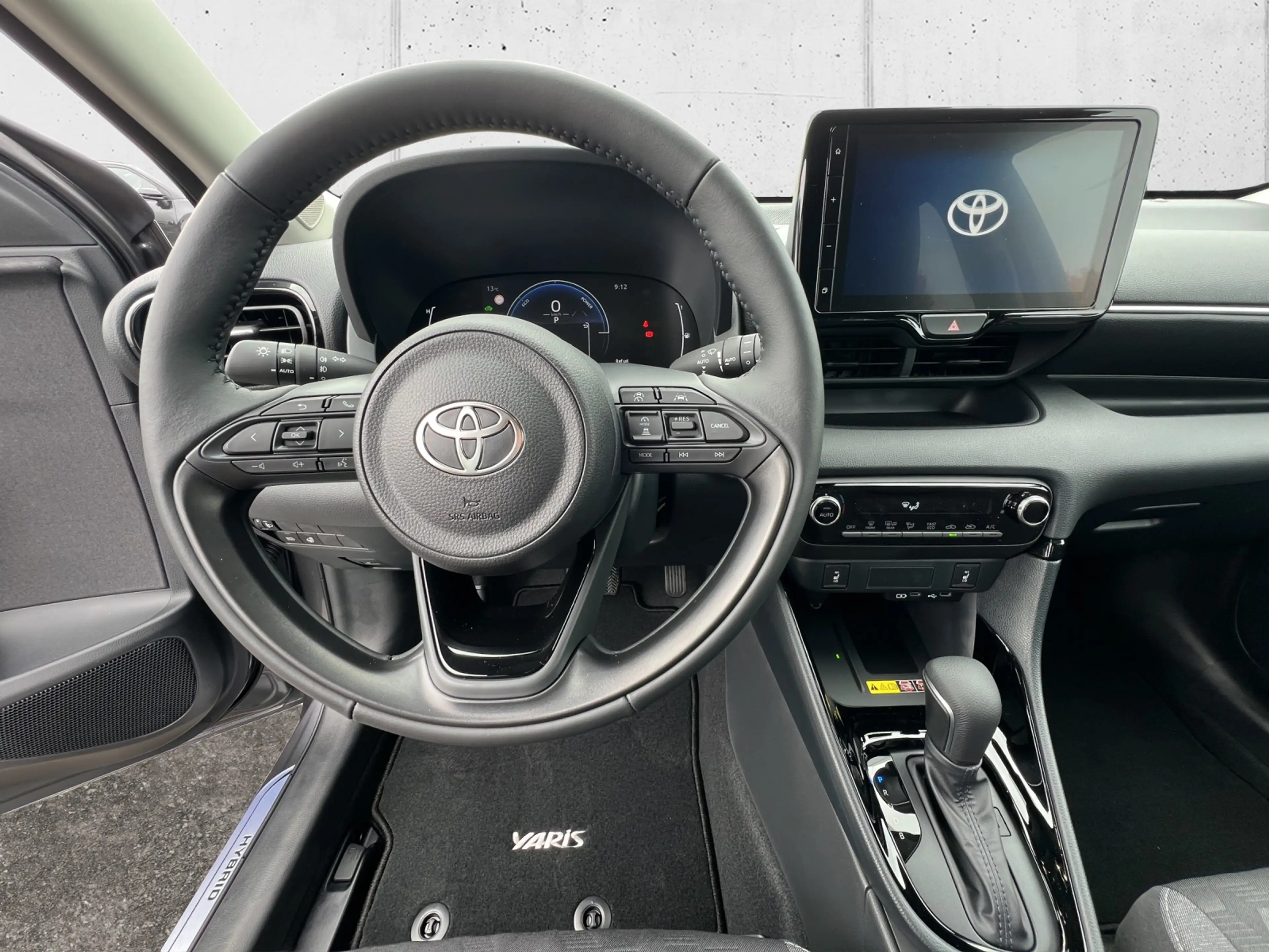 Toyota Yaris 1,5 Hybrid Ac. Dr. Safety-P. Comfort-P. 5t. — photo 8